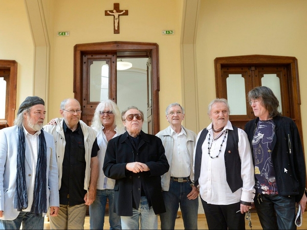 Moln�r, Kovacsics, Mecky, Laux, Vars�nyi, Benk�, Debreceni